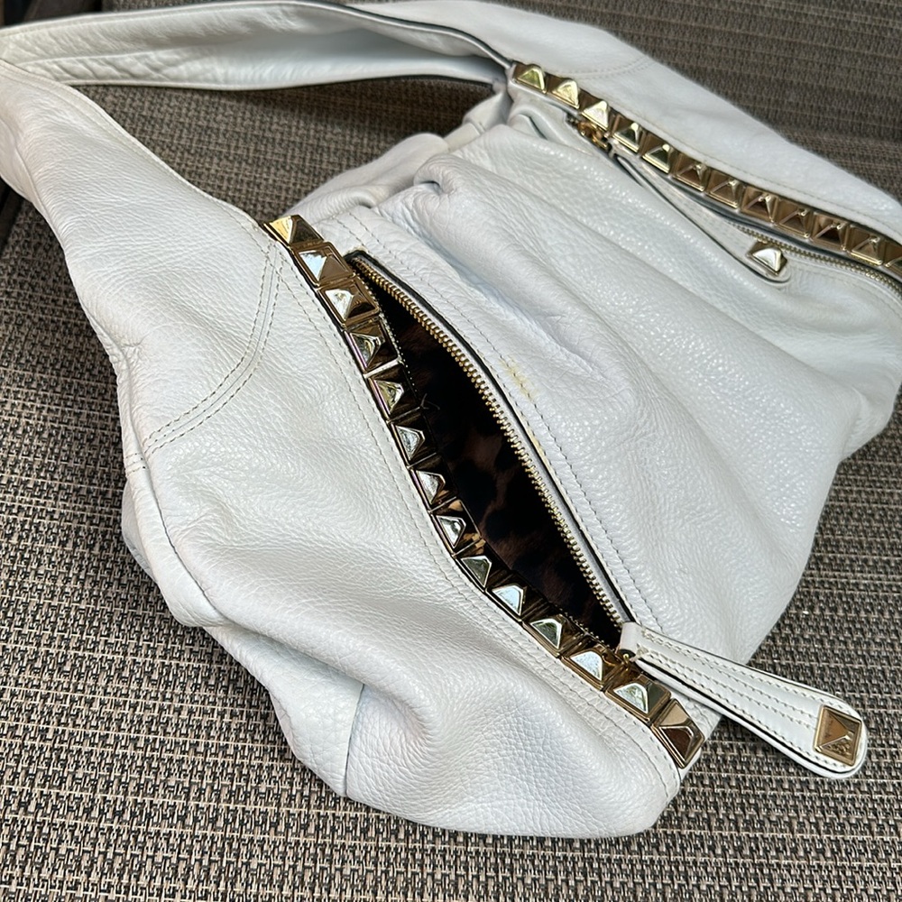 b. Makowsky White Leather Handbag/Satchel - Picture 3 of 16